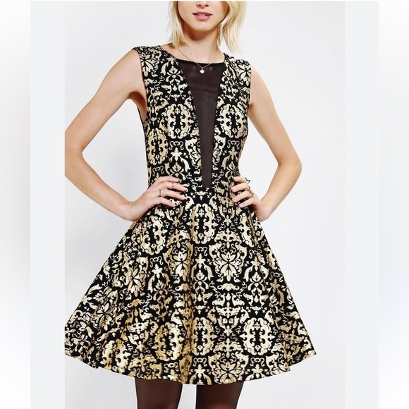 Sparkle & Fade Black and Gold Filigree Stretch Mini Dress Size Large - Picture 3 of 11